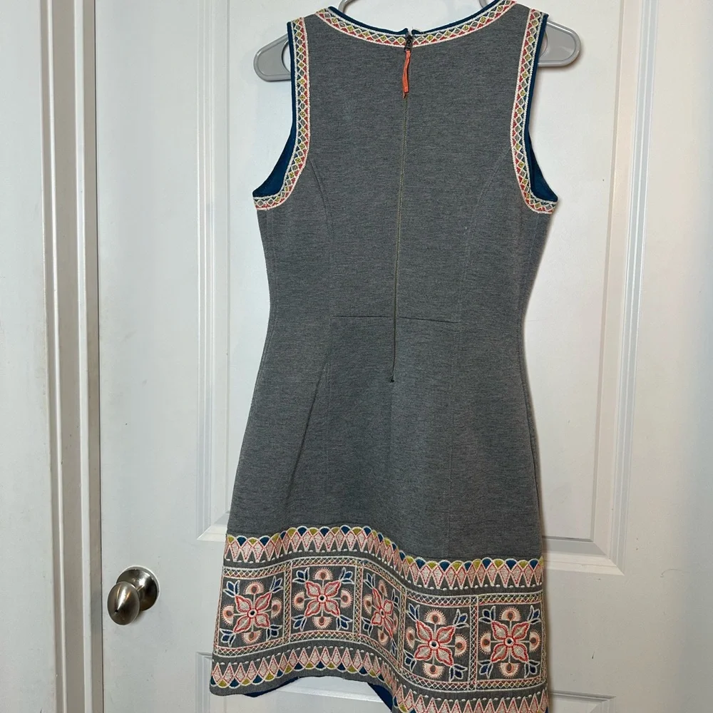 Anthropologie Maeve Floral Embroidered Neoprene Sleeveless Shift Grey Dress, 8